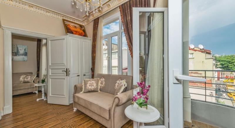 Iq Aparthotel 3*